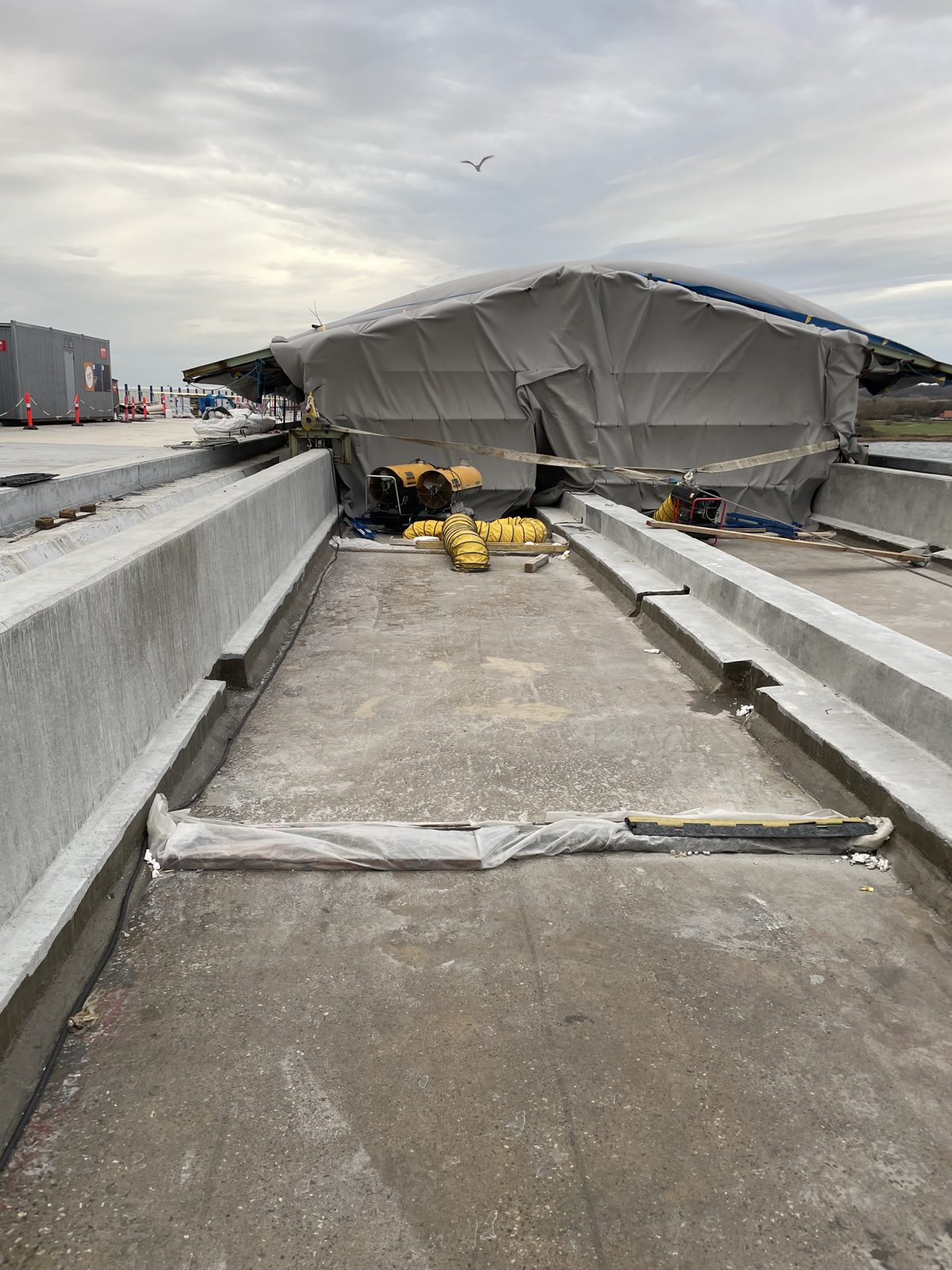 Tent over a bridge girder on the Storstrøm Bridge for winter application of waterproofing