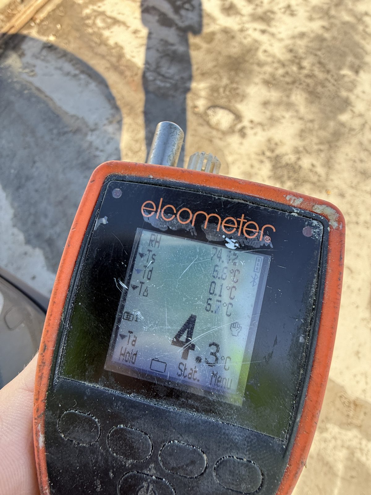 Elcometer climate meter recording the margin to the dew point before membrane application on the Storstrøm Bridge
